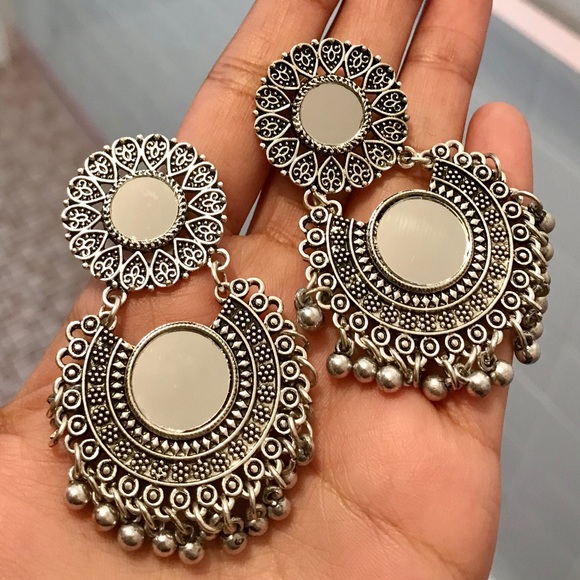 Jewelry - HP💥HUGE MARKDOWN Boho Silver Earrings